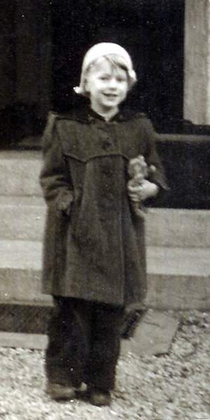 Arnulf Rating im Alter von vier Jahren